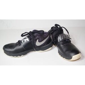 Nike Team Hustle D 8 Black Silver Kids Basketball Shoes Size 5.5Y